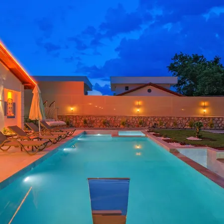 Villa Ader Doga Villalari 7 *